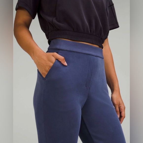 Lululemon Softstreme Relaxed High-Rise Pant Night Sea Size 12 - Picture 2 of 8
